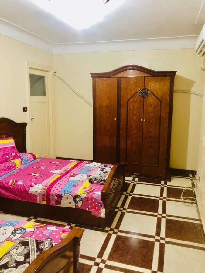Apartment 2 Bedroom Apt Partial Sea View